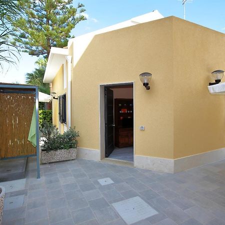 Re Sole La Dependance - Casa Vacanza V E N E R E Avola Extérieur photo