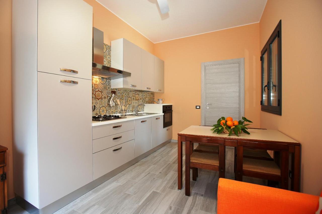Re Sole La Dependance - Casa Vacanza V E N E R E Avola Extérieur photo