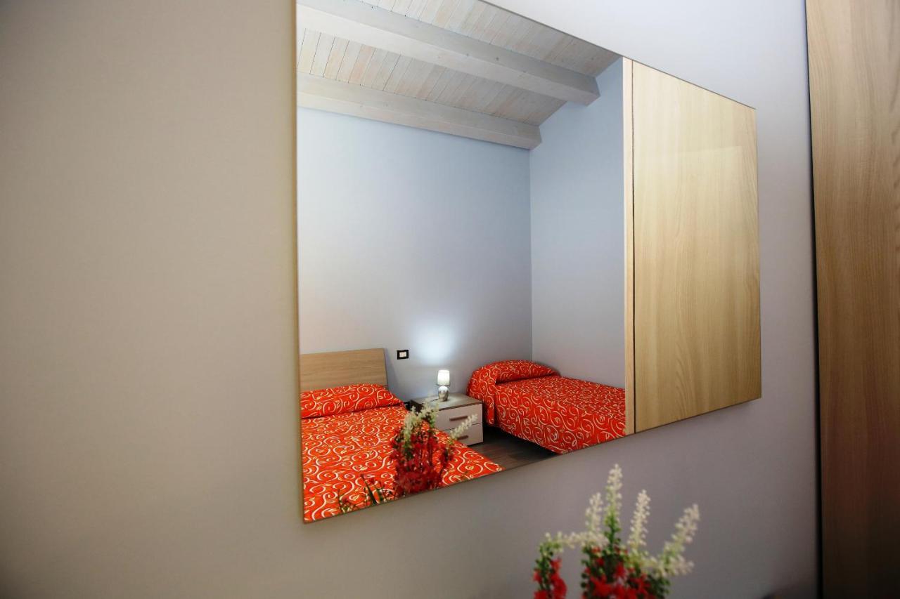 Re Sole La Dependance - Casa Vacanza V E N E R E Avola Extérieur photo